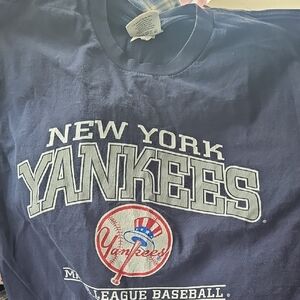LEE SPORT NEW YORK YANKEES TSHIRT
